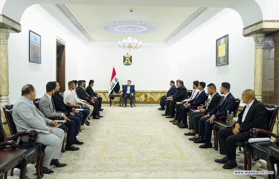 رئيس الوزراء يستقبل خريجين من ذي قار ويؤكد دعم الحكومة للشباب