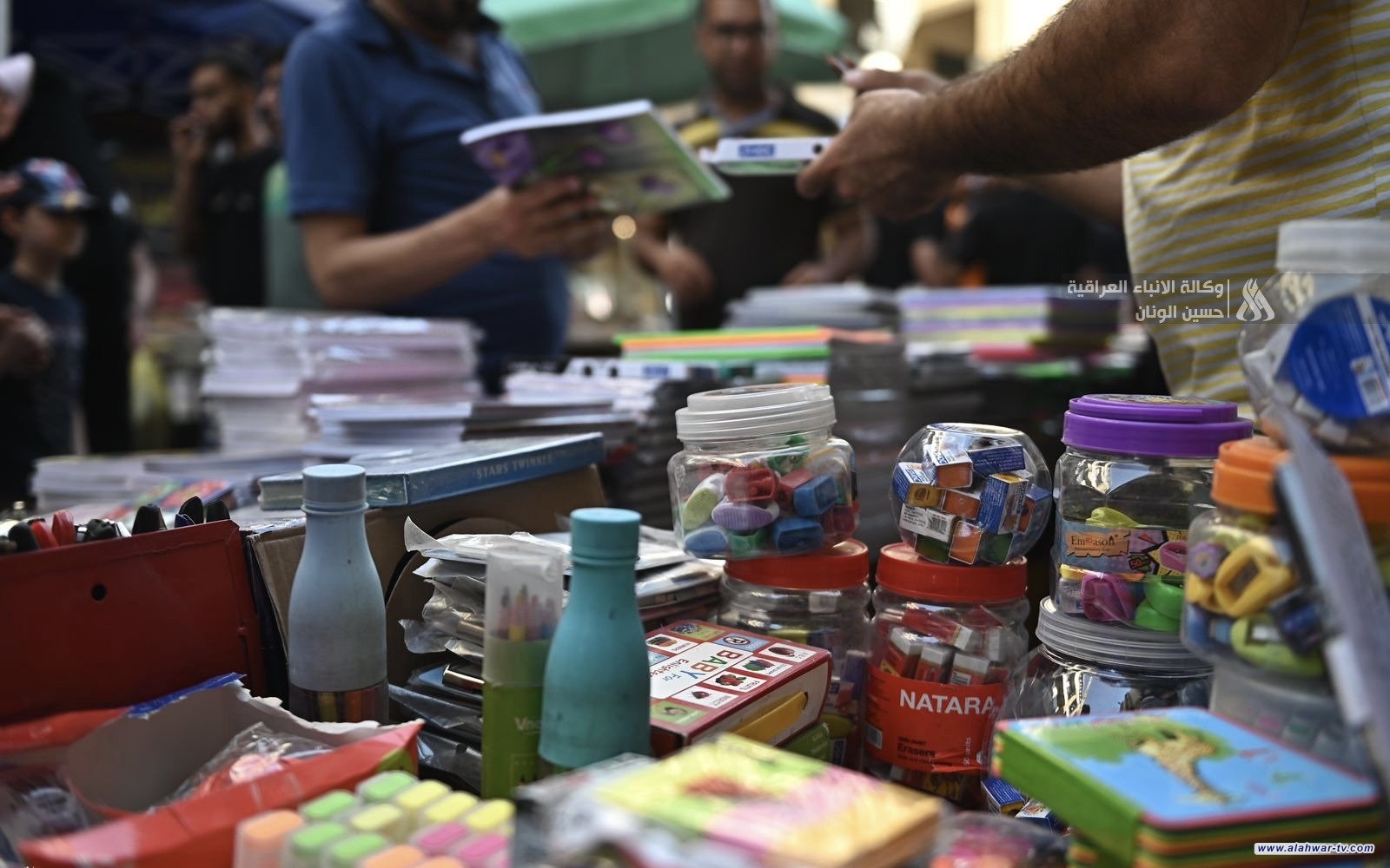 استعداداً للعام الدراسي الجديد.. محال بيع القرطاسية تشهد اقبالاً واسعاً