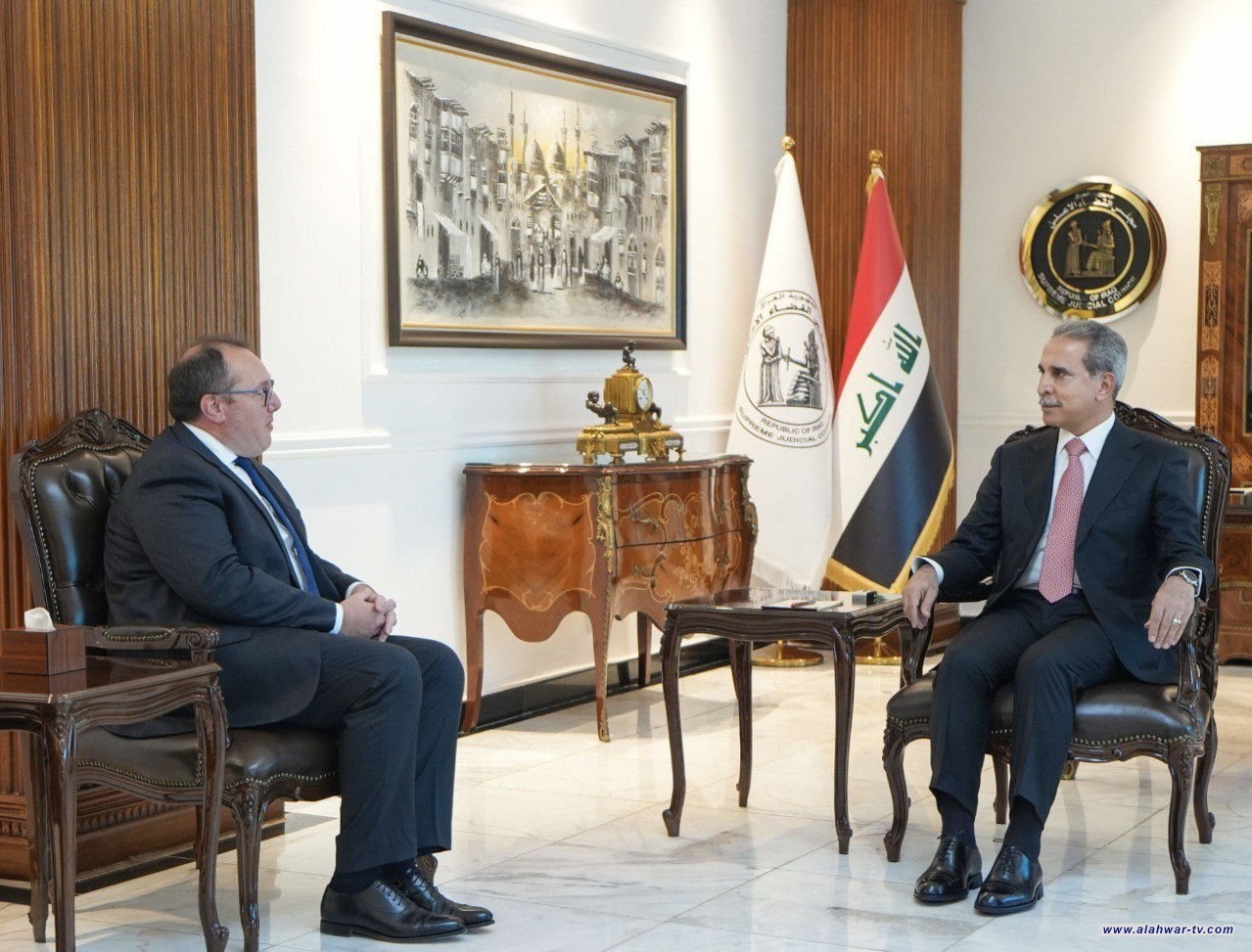 القضاء والسفارة الأمريكية يبحثان عددا من القضايا القانونية ذات الاهتمام المشترك