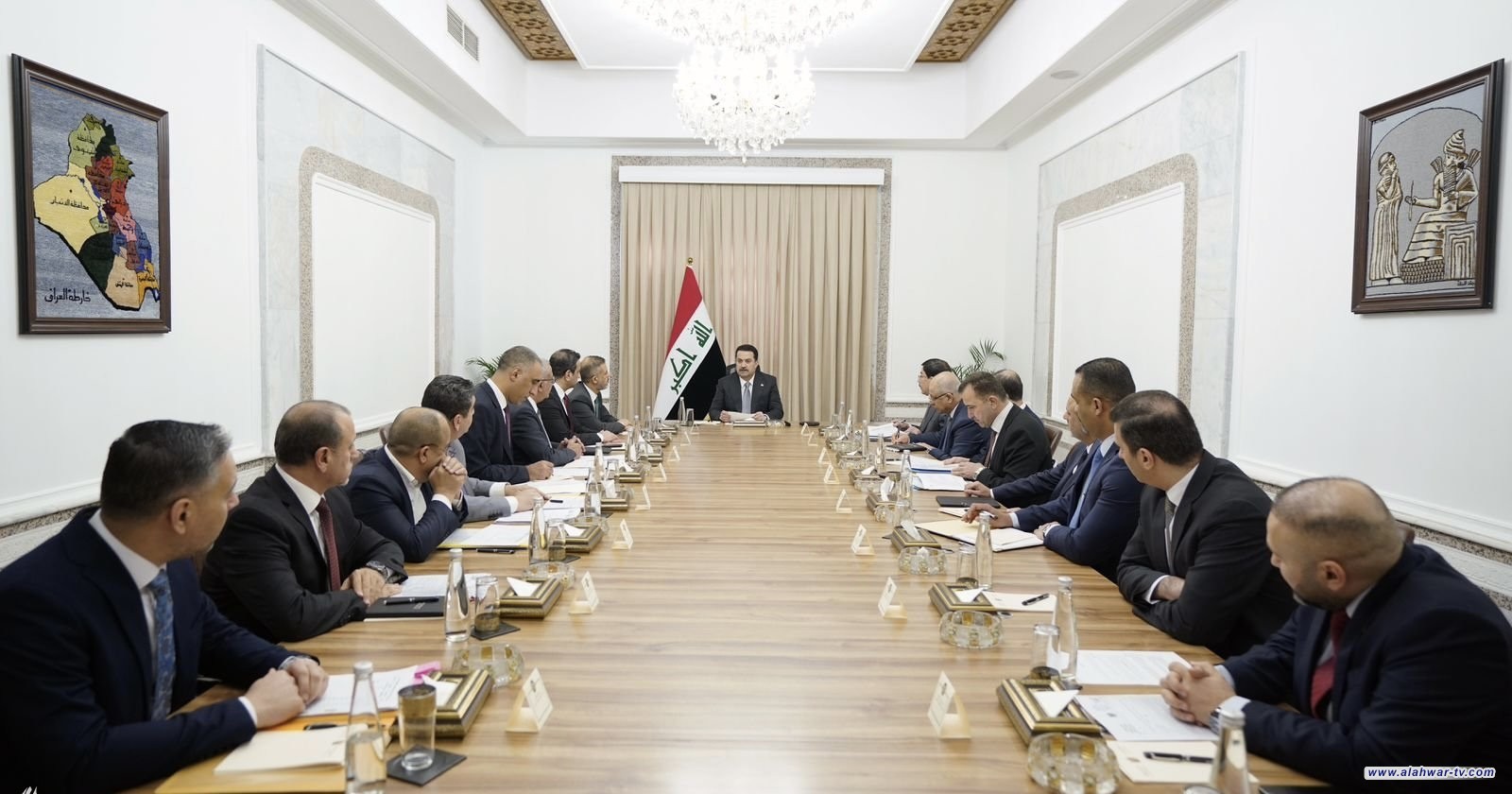 رئيس الوزراء يرأس اجتماعاً خاصّاً لمتابعة تنفيذ حساب الخزينة الموحّد والدفع الإلكتروني