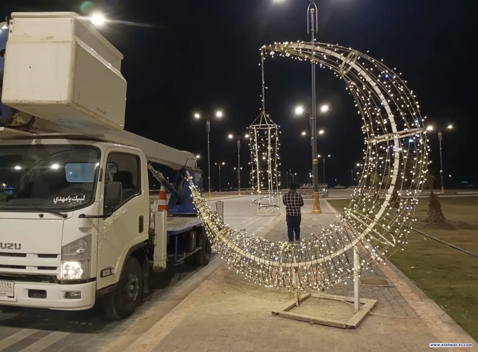 بلدية الناصرية تبدأ بتزيين الشوارع استعدادا لشهر رمضان المبارك