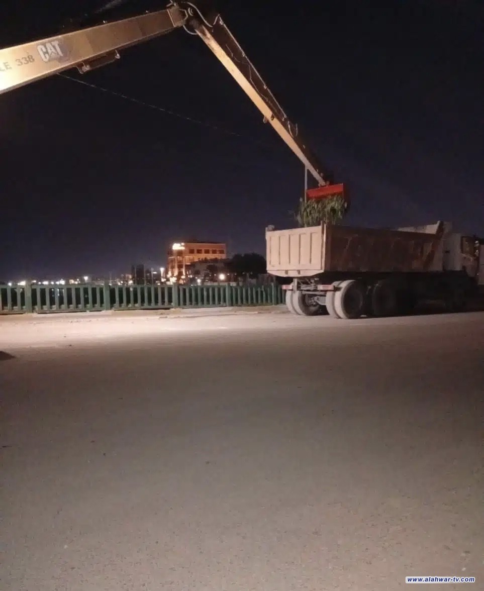 الموارد المائية تزيل زهرة النيل من مجرى الفرات في الناصرية