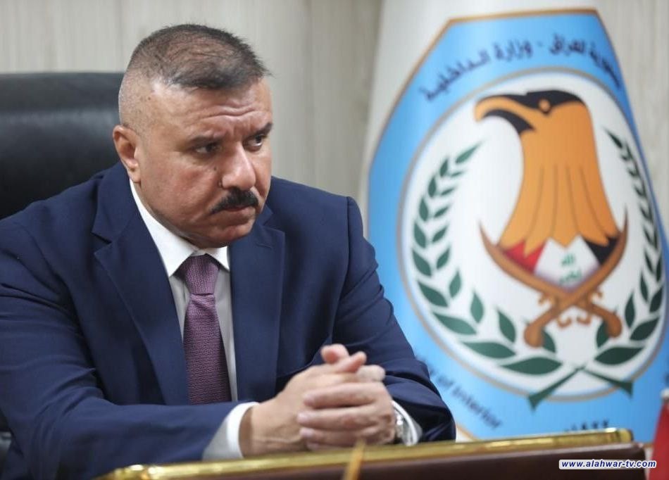 وزير الداخلية يوافق على المضي بتوطين رواتب الدرجات الخاصة والضباط