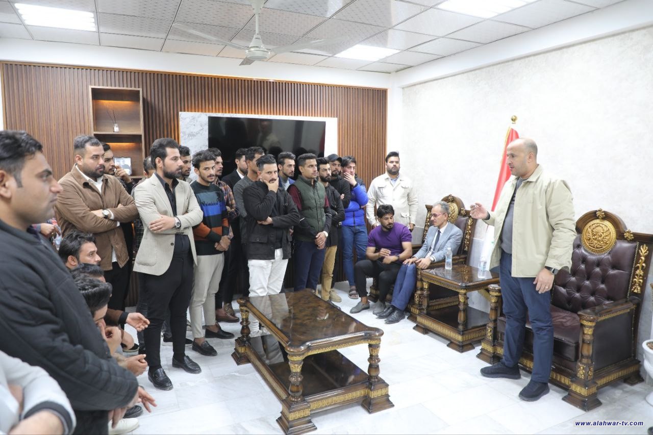 نائب محافظ ذي قار يلتقي عدد من الخريجين المعتصمين