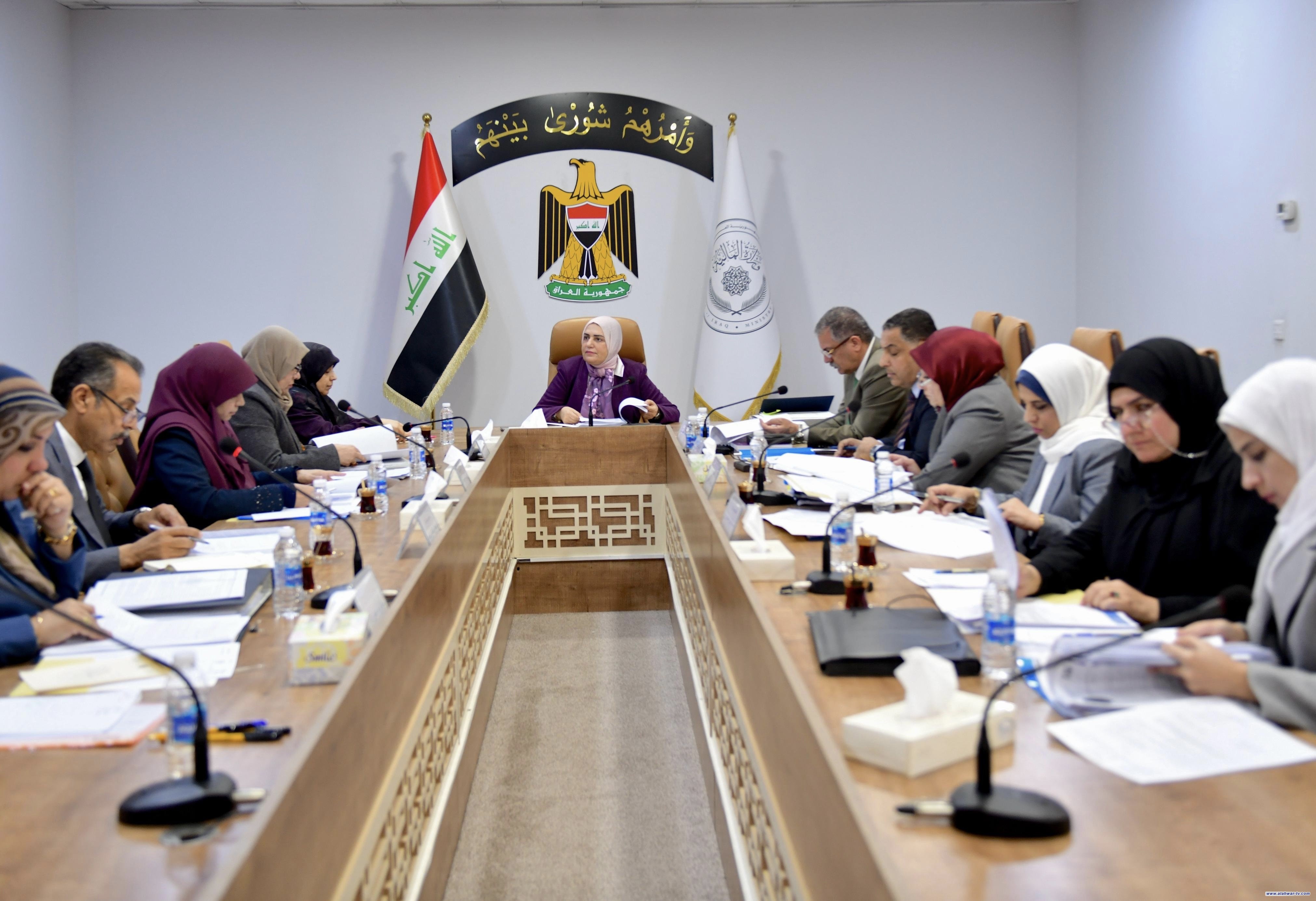 وزيرة المالية تؤكد دعم مصرف الرشيد بتعزيز الرقابة والمتابعة وتحسين الأداء