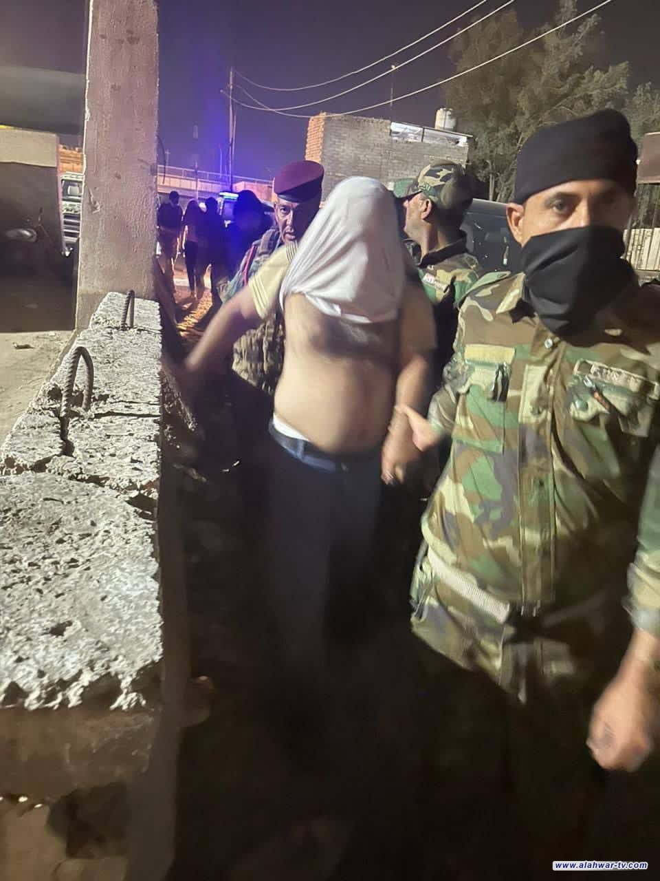 بالصور : قوة أمنية في الناصرية تعتقل 4 اشخاص و 15 دراجه ناريه قاموا بقطع الطرق ،  ولازالت القوة مستمرة بملاحقة الاخرين