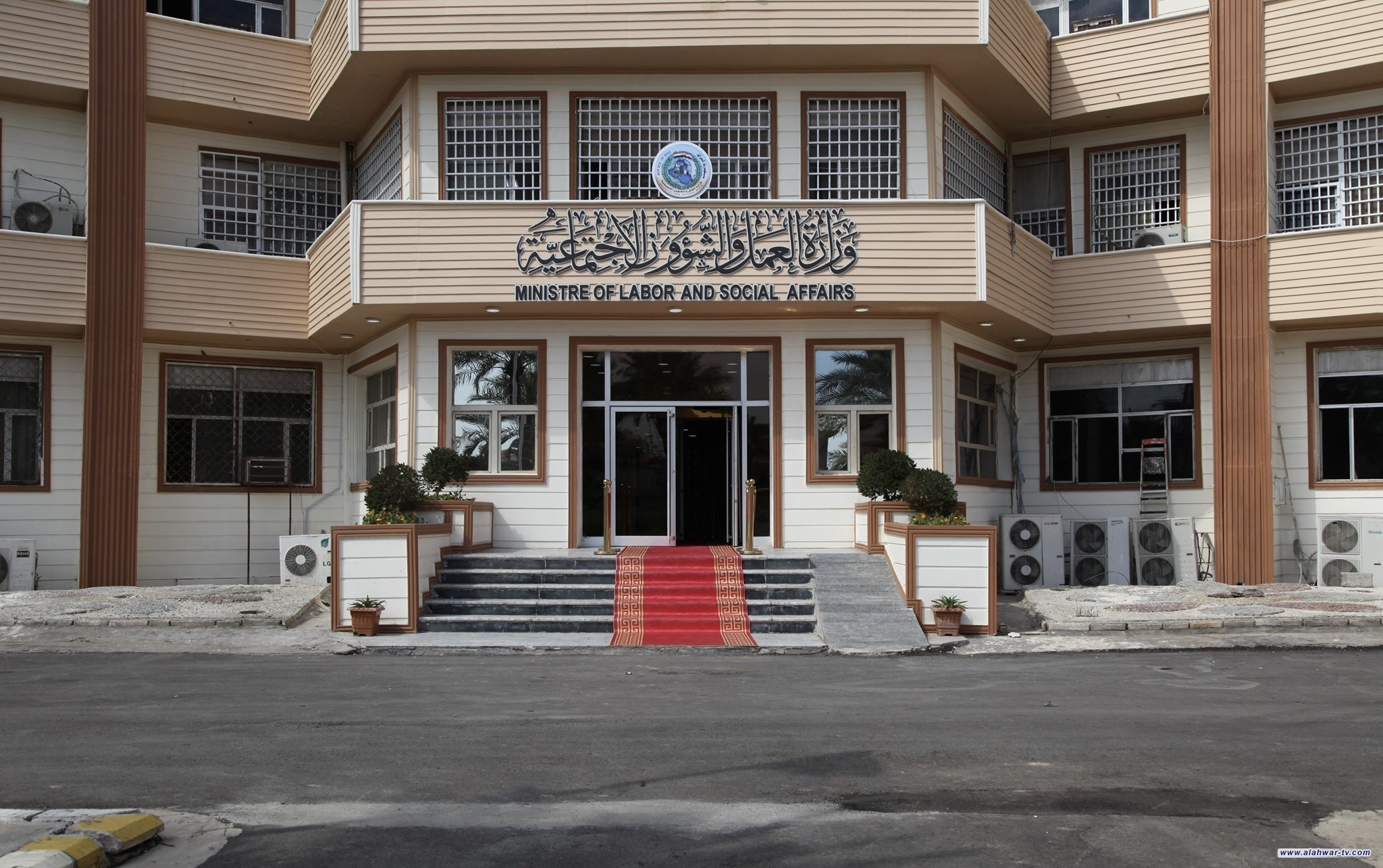 العمل تعلن شمول فئة جديدة من النساء بالإعانة الاجتماعية