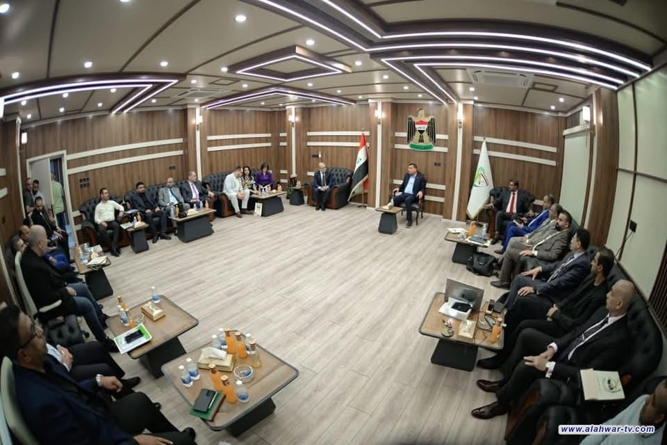 محافظ ذي قار يترأس اجتماعاً موسعاً مع شركات أجنبية ومحلية لبحث مشاريع الطاقة الشمسية وتدوير النفايات