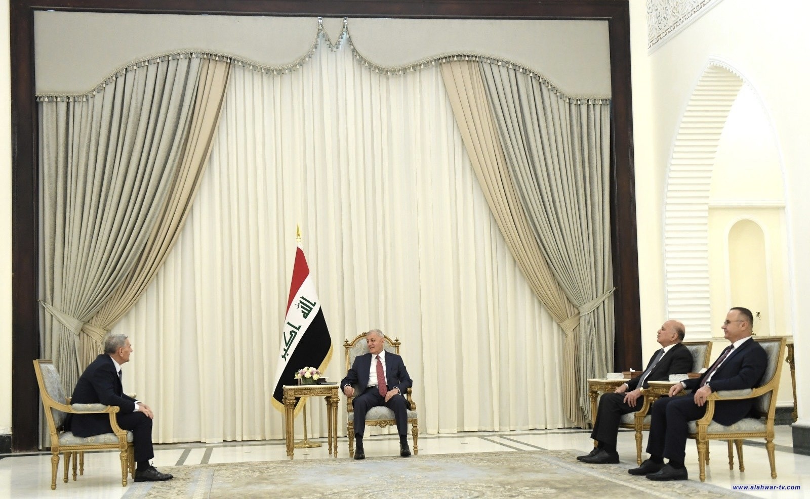 رئيس الجمهورية: سياسة العراق الخارجية مبنية على الاحترام المتبادل واعتماد الحوار
