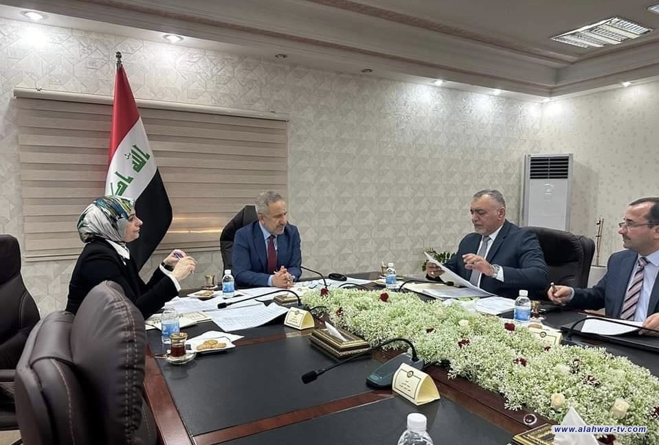 رئيس مجلس الخدمة يقدم مقترحات لتوظيف أكبر عدد من أفراد فئتين