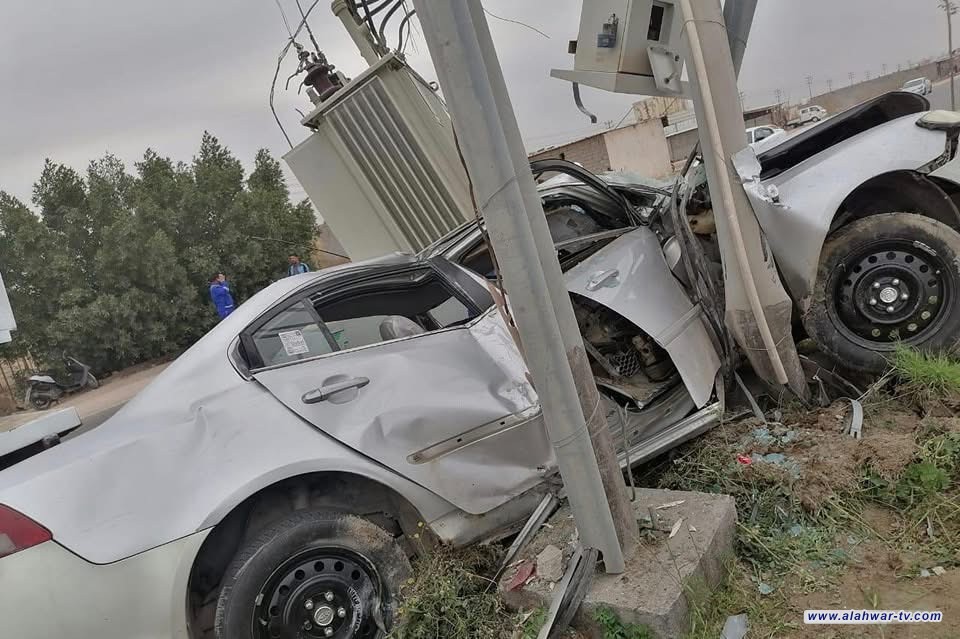حادث سير في الناصرية يتسبب بسقوط محولة كهربائية وإصابة شخصين