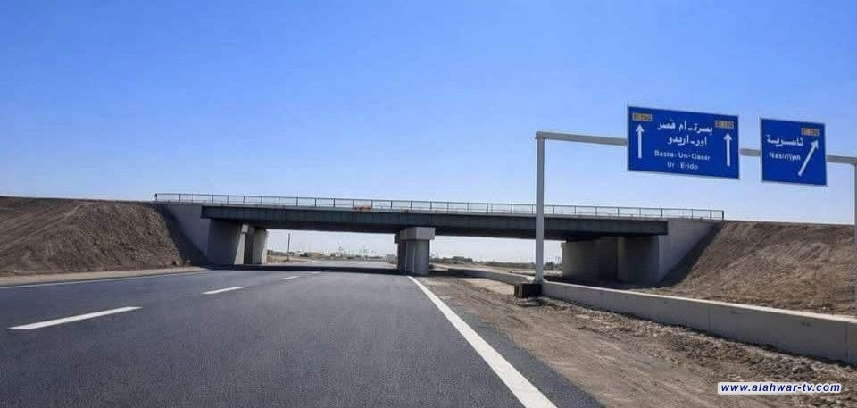 بالصور: الطرق والجسور تنجز صيانة جسر تقاطع البطحاء الكونكريتي في ذي قار