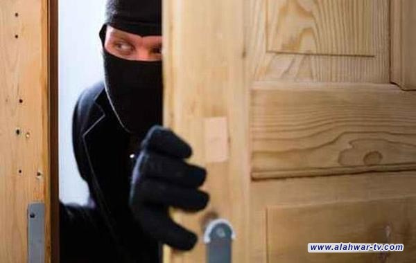 مجهولون يسرقون مبلغ مالي قدره 7 ملايين دينار وتحطيم الأثاث بعد كسر أبواب المنزل لسفر صاحبه إلى خارج المحافظة في قضاء قلعة سكر شمال الناصرية