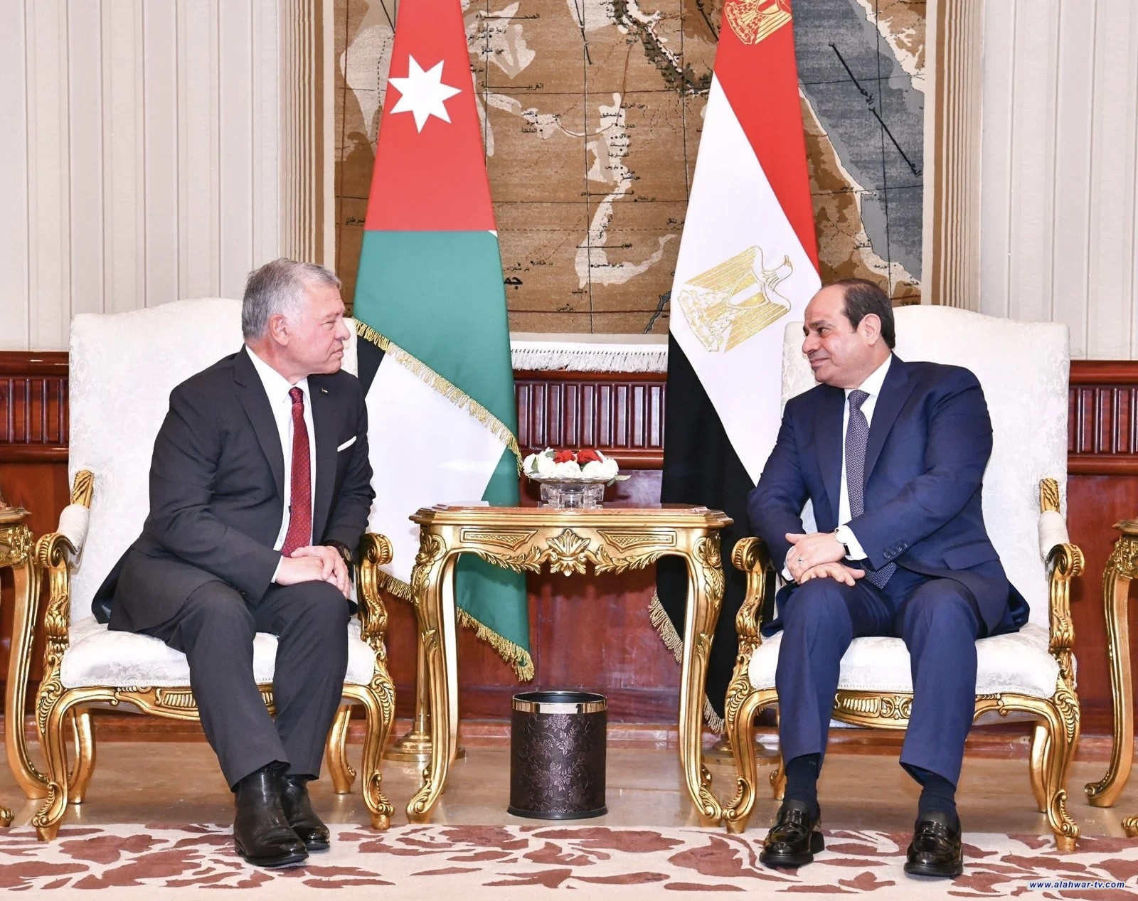 السيسي وملك الأردن يشددان على بدء إعمار غزة دون تهجير الفلسطينيين