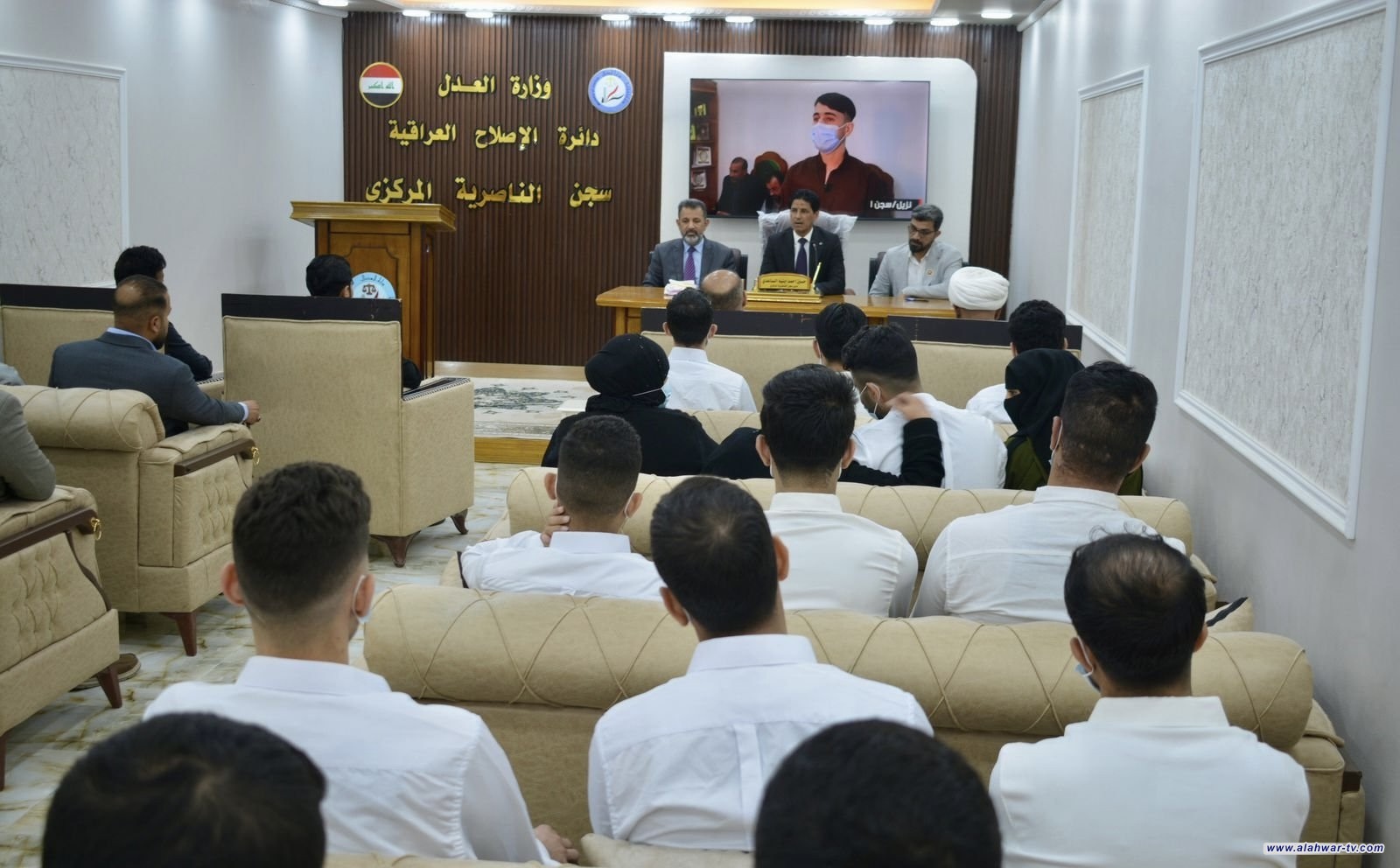 بحضور ذوي النزلاء. سجن الناصرية يوزّع نتائج النصف الأول من السنة الدراسية للمتوسطة