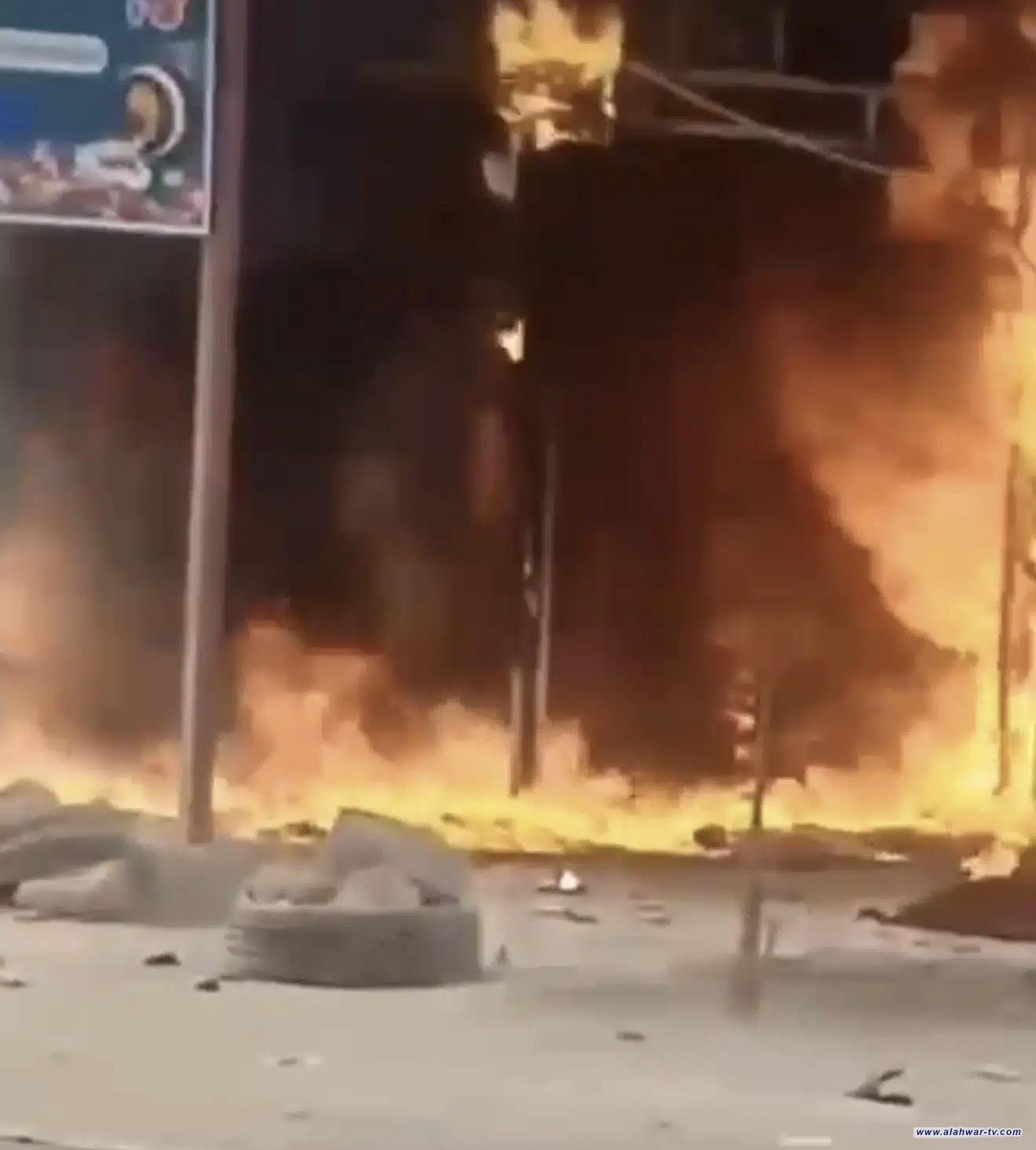 حريق يلتهم محلا تجاريا في سوق الشيوخ