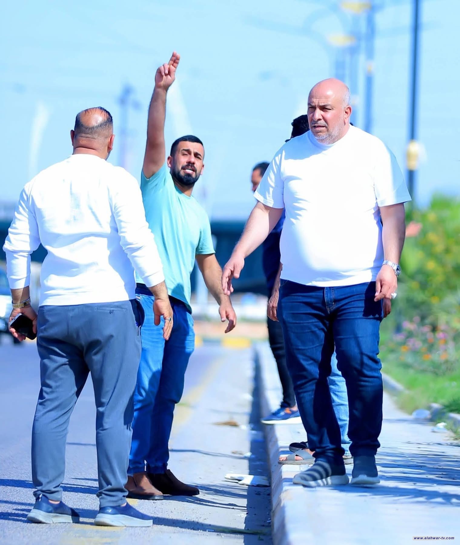 مدير بلدية الناصرية يشرف على حملة خدمية لتحسين الإسكان الصناعي