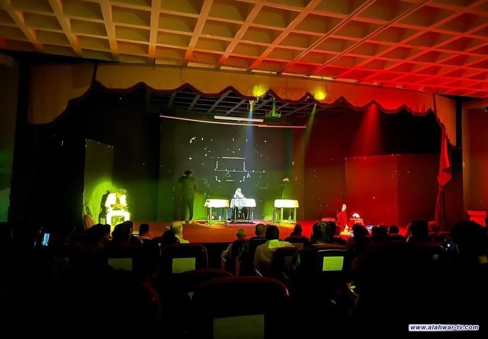 قدمت نقابة الفنانين في ذي قار/ فرقة الرسالة المسرحية في الشطرة هذا اليوم مسرحية ( اوراق شيكسبيرية) تأليف حيدر عبدالله الشطري واخراج علي خالد..