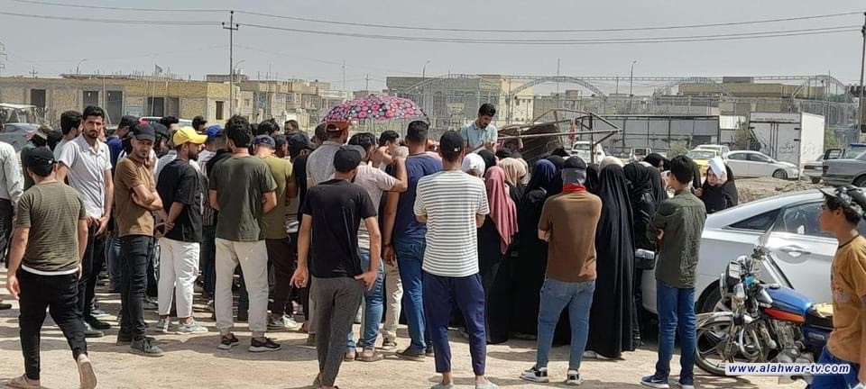 العشرات من المهندسين الزراعيين يتظاهرون امام شركة توزيع المنتجات النفطية في ذي قار للمطالبة بالتعيينات