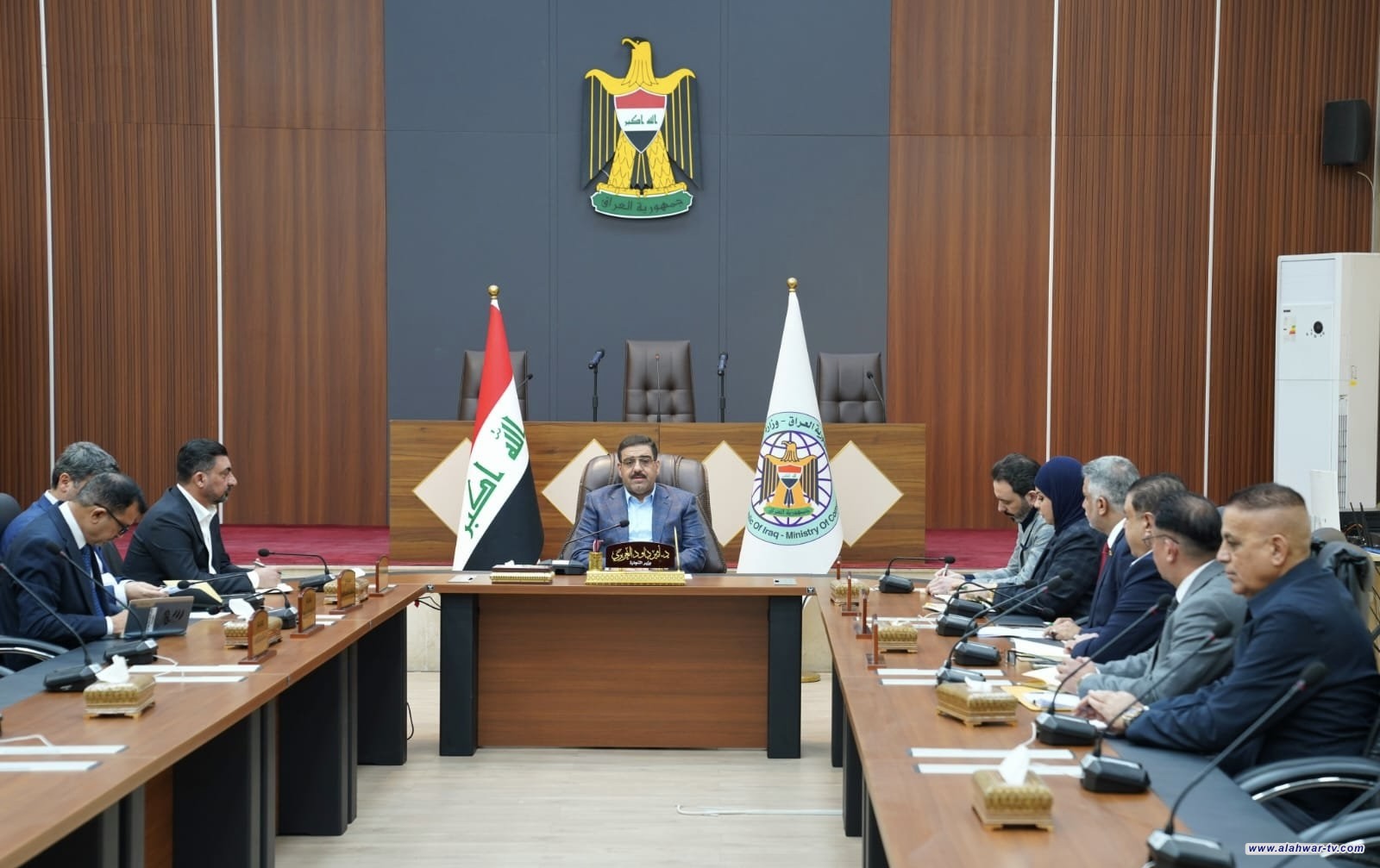 وزير التجارة يؤكد توفر خزين استراتيجي من الحبوب والمواد الغذائية