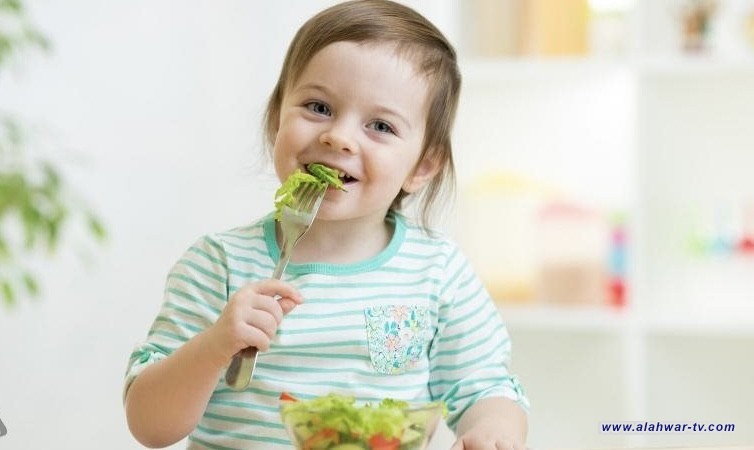 خبير تغذية يحذر من خطورة السمنة على الأطفال