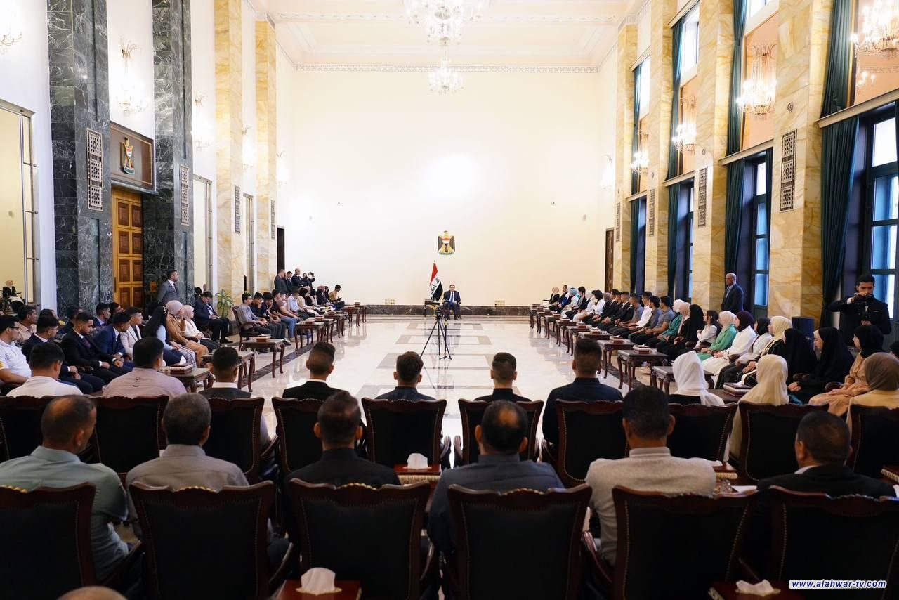 السوداني يكرّم الطلبة الأوائل من خريجي الدراسة الإعدادية للعام الدراسي 2022-2023
