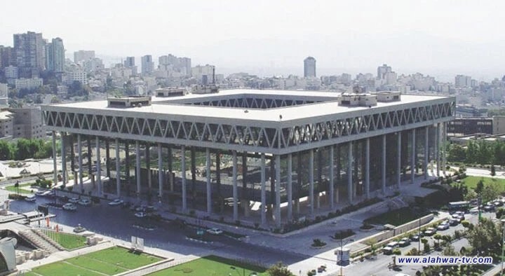 إعلام إيراني: قصف يستهدف أجزاء من هيئة الإذاعة الإيرانية