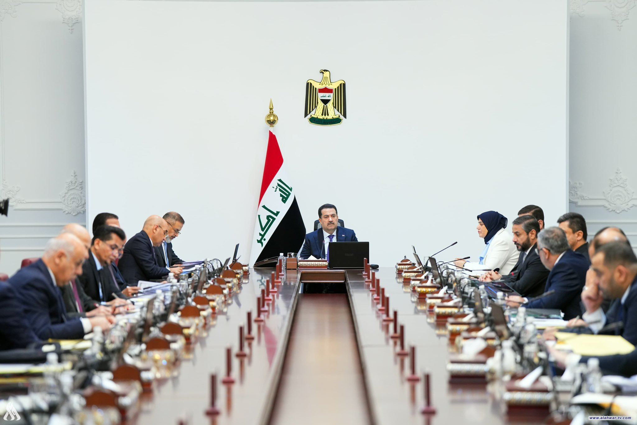 مجلس الوزراء يقرّ حسم 5903 درجات وظيفية للأوائل وحملة الشهادات العليا