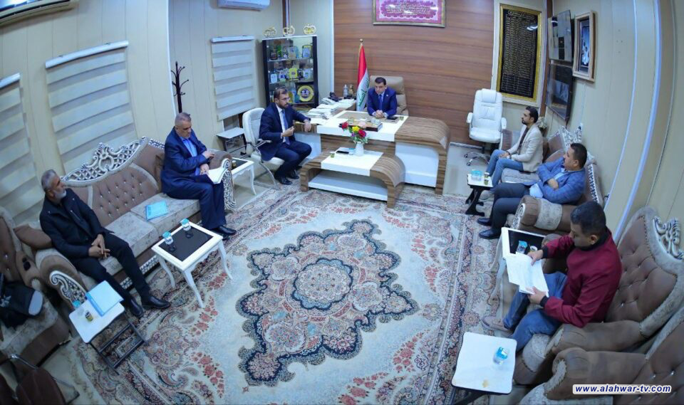 محافظ ذي قار يبحث معوقات طريق التنمية والتعارضات مع المشاريع المحلية في اجتماع موسع