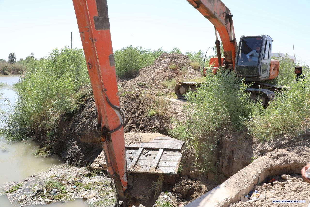 الموارد المائية تواصل حملتها لرفع التجاوزات على نهر الغراف