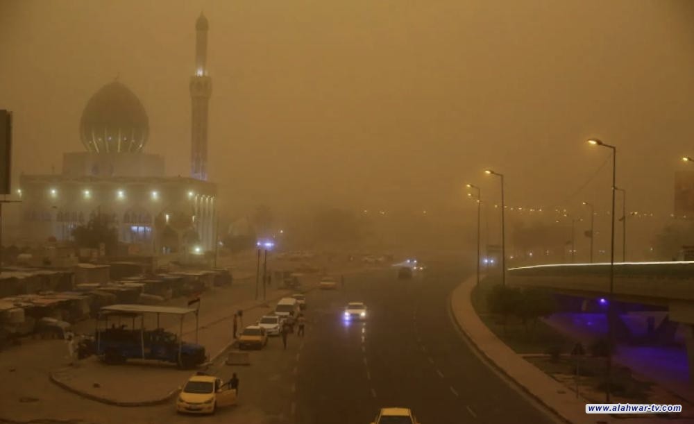 عاصفة غبارية تغطي سماء بغداد