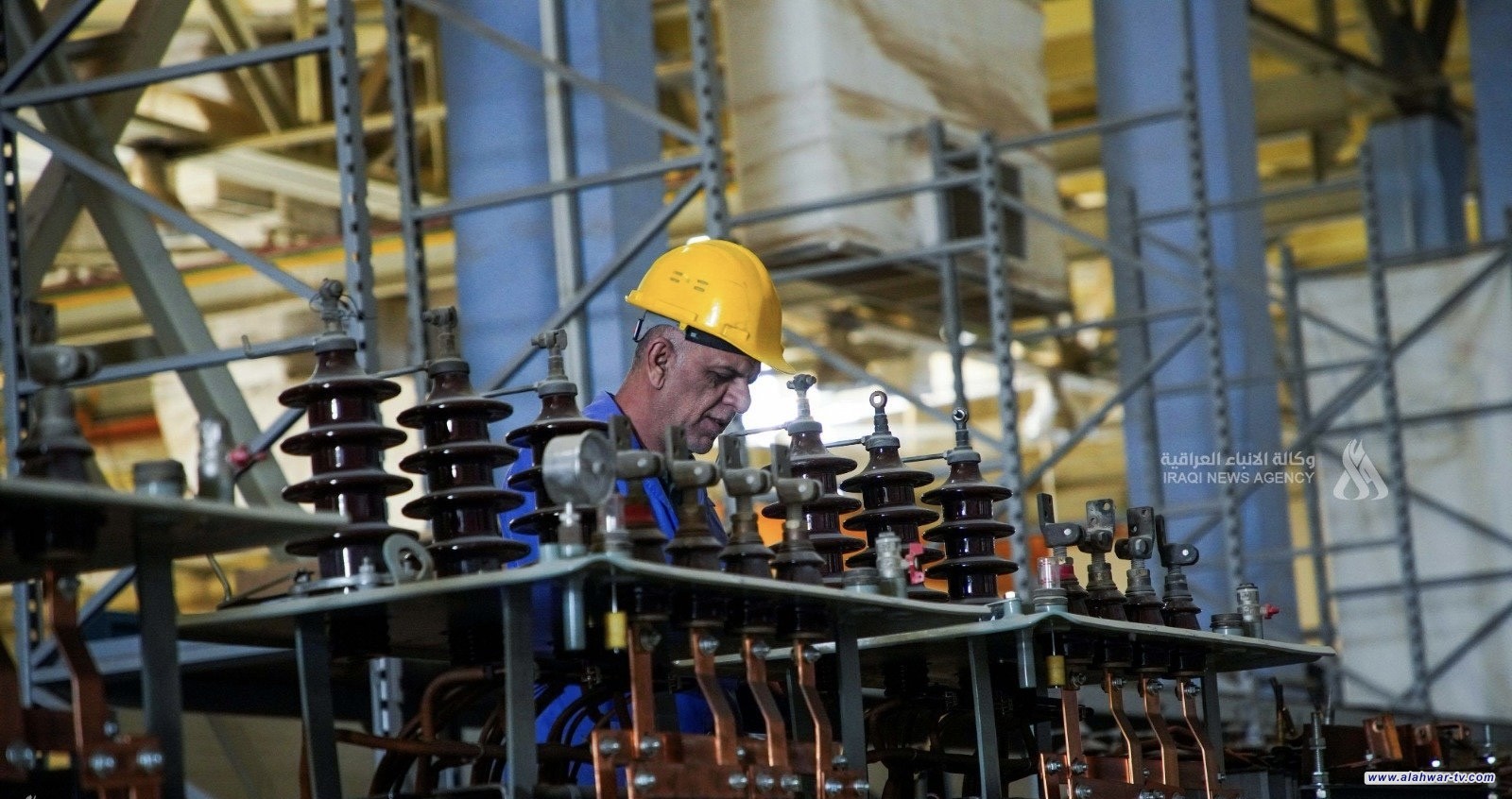 الكهرباء: الانطفاء التام حدث نتيجة انخفاض مفاجئ لإمداد الغاز بمحطة كهرباء الرميلة