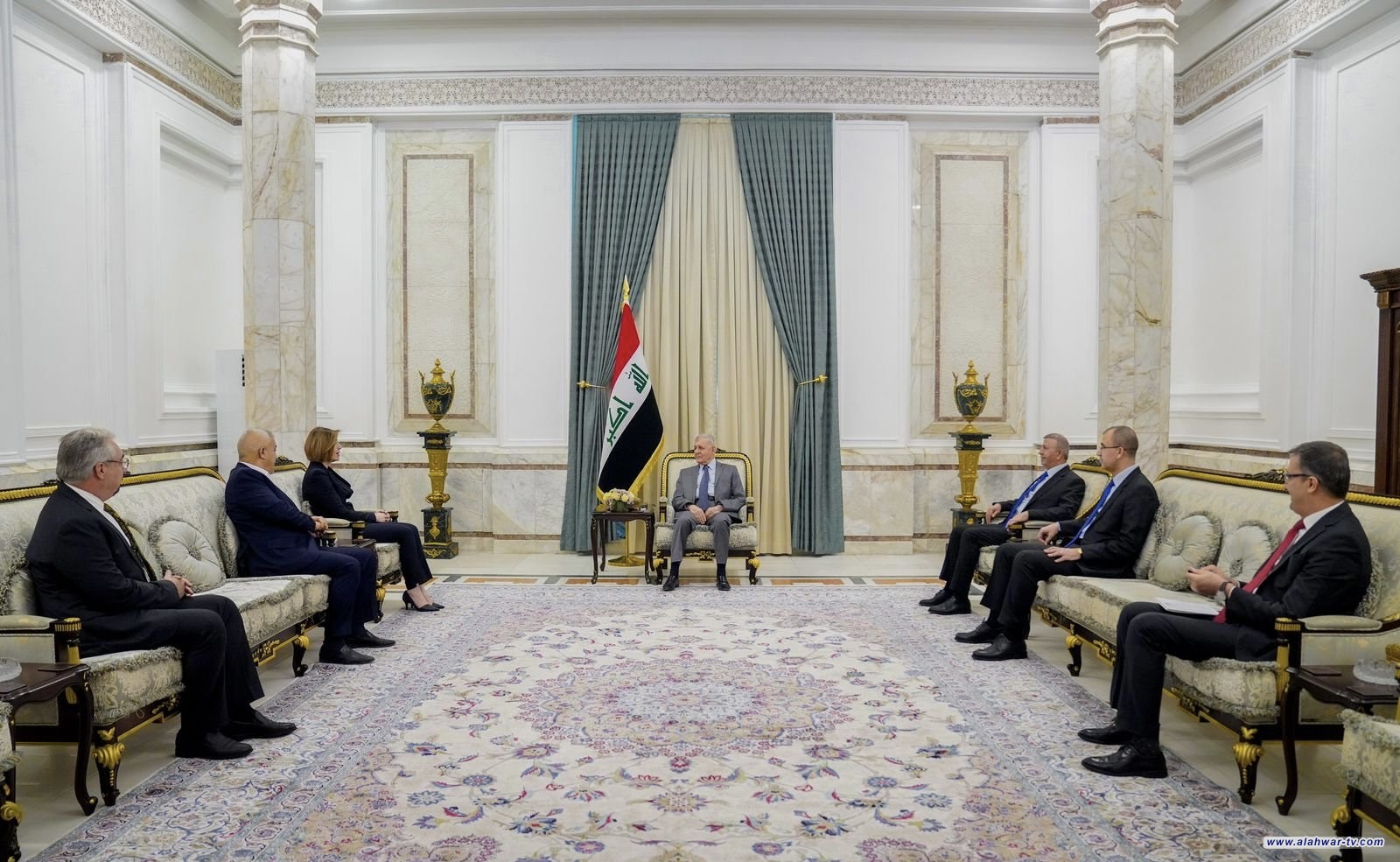 رئيس الجمهورية يؤكد ضرورة توفير بيئة مناسبة لإعادة النازحين