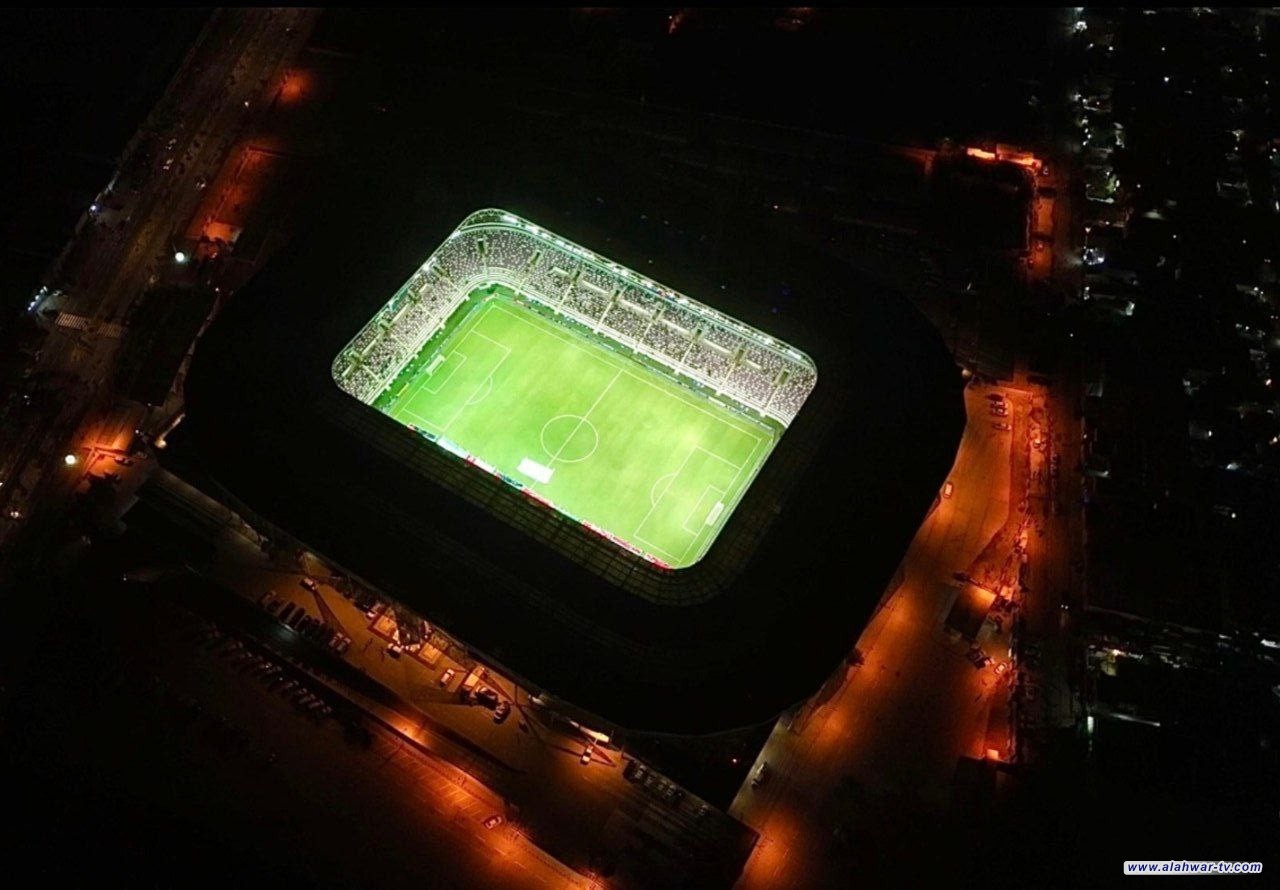 اعتقال شخصين تسبباً بإطفاء الكهرباء عن ملعب المدينة