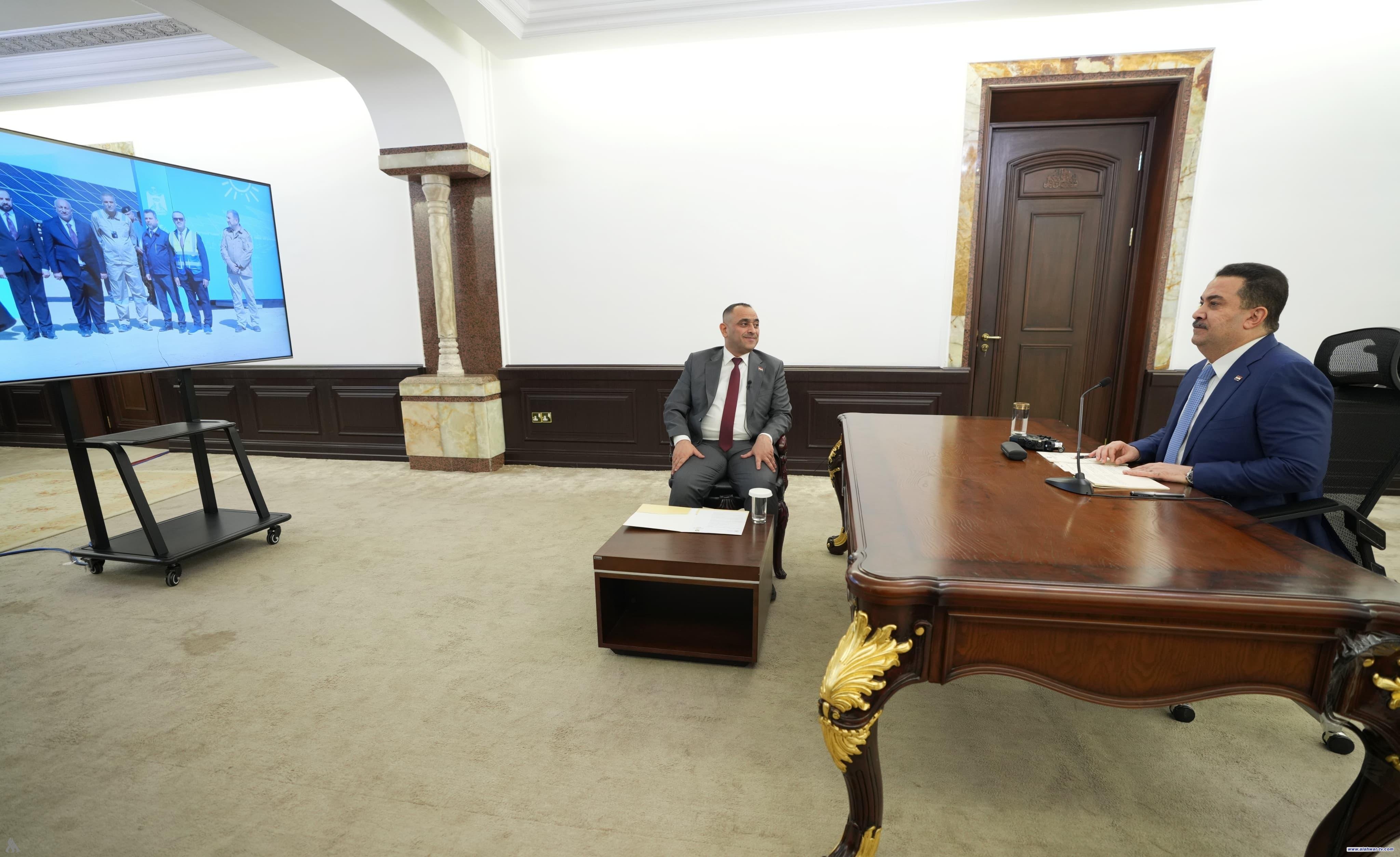 وزير الكهرباء: مشروع محطة كربلاء المقدسة للطاقة الشمسية تضمن 39 ألف لوح شمسي