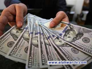 اجراءات "انتقامية" ضد الصيرفات وتظاهرات تلوح بالافق.. كيف تسبب البنك المركزي برفع اسعار الصرف؟