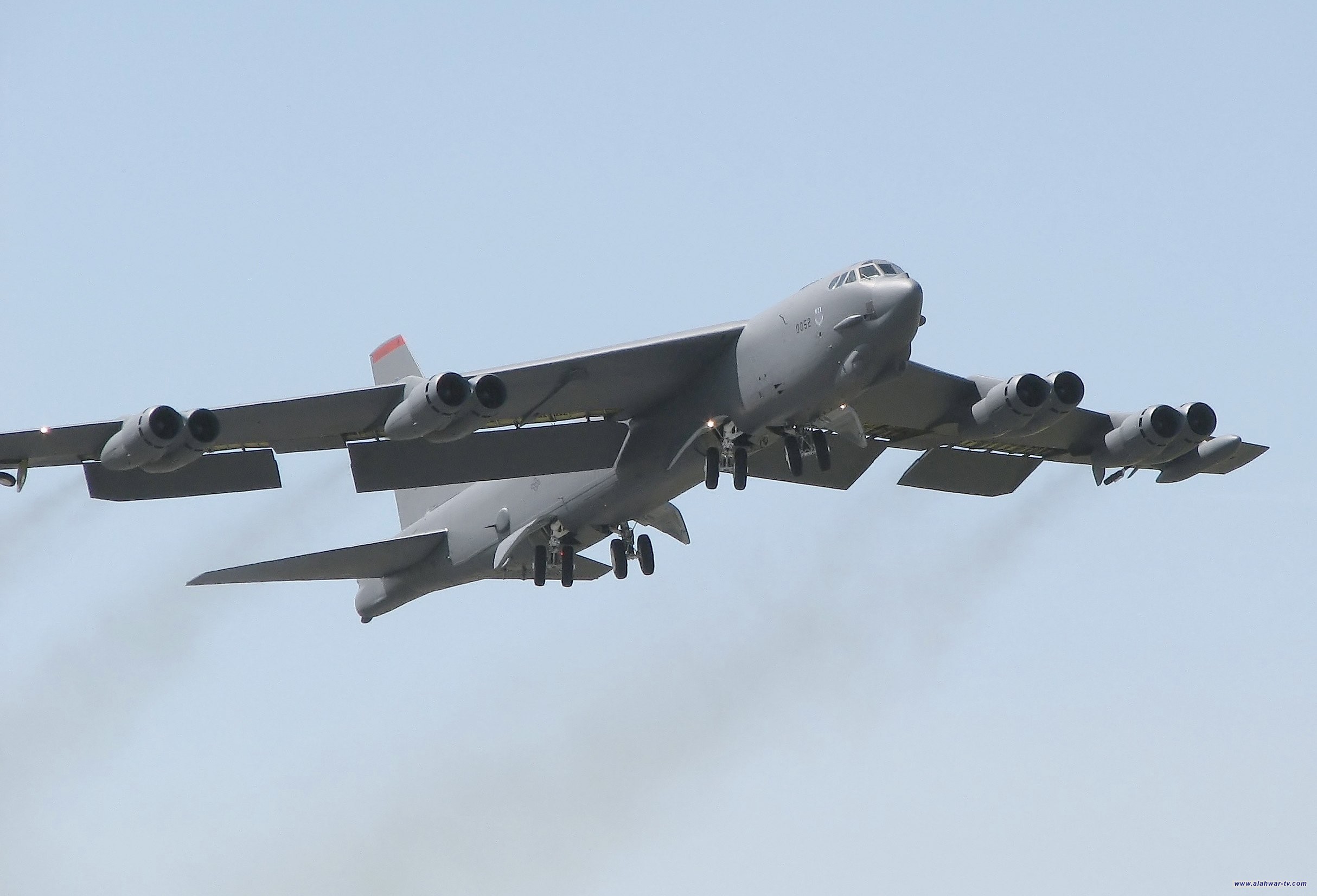 القيادة المركزية الأمريكية: قاذفات B52 نفذت ضربات استهدفت مواقع صواريخ بالستية إيرانية