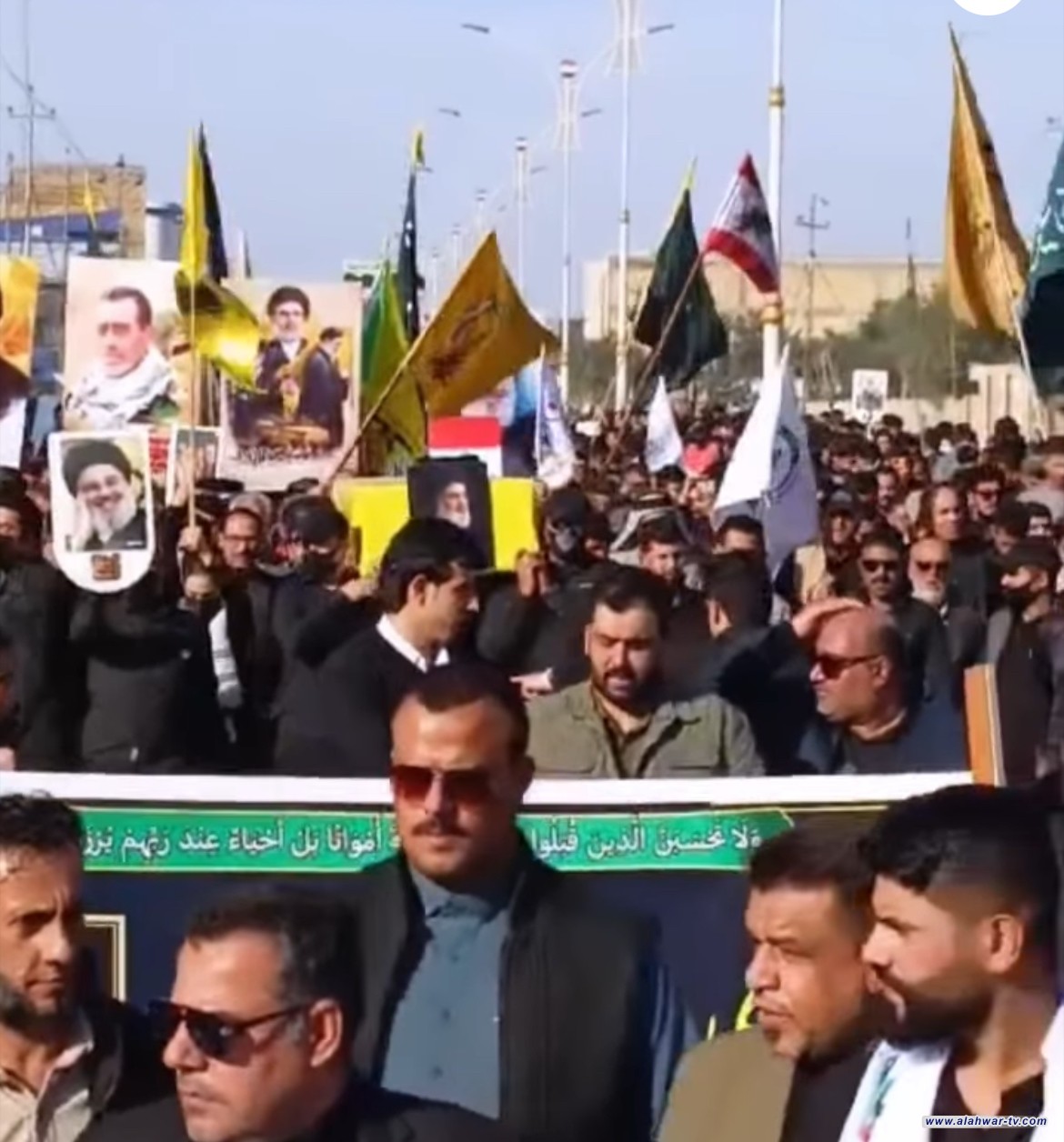 صور :الناصرية تشهد تشييعًا مركزيًا رمزيًا دعمًا للمقاوم