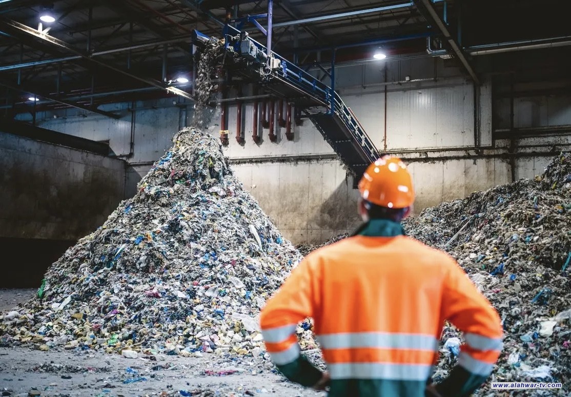 إنذار وغرامات وغلق.. البيئة توضح إجراءاتها بحق محطات النفايات المخالفة