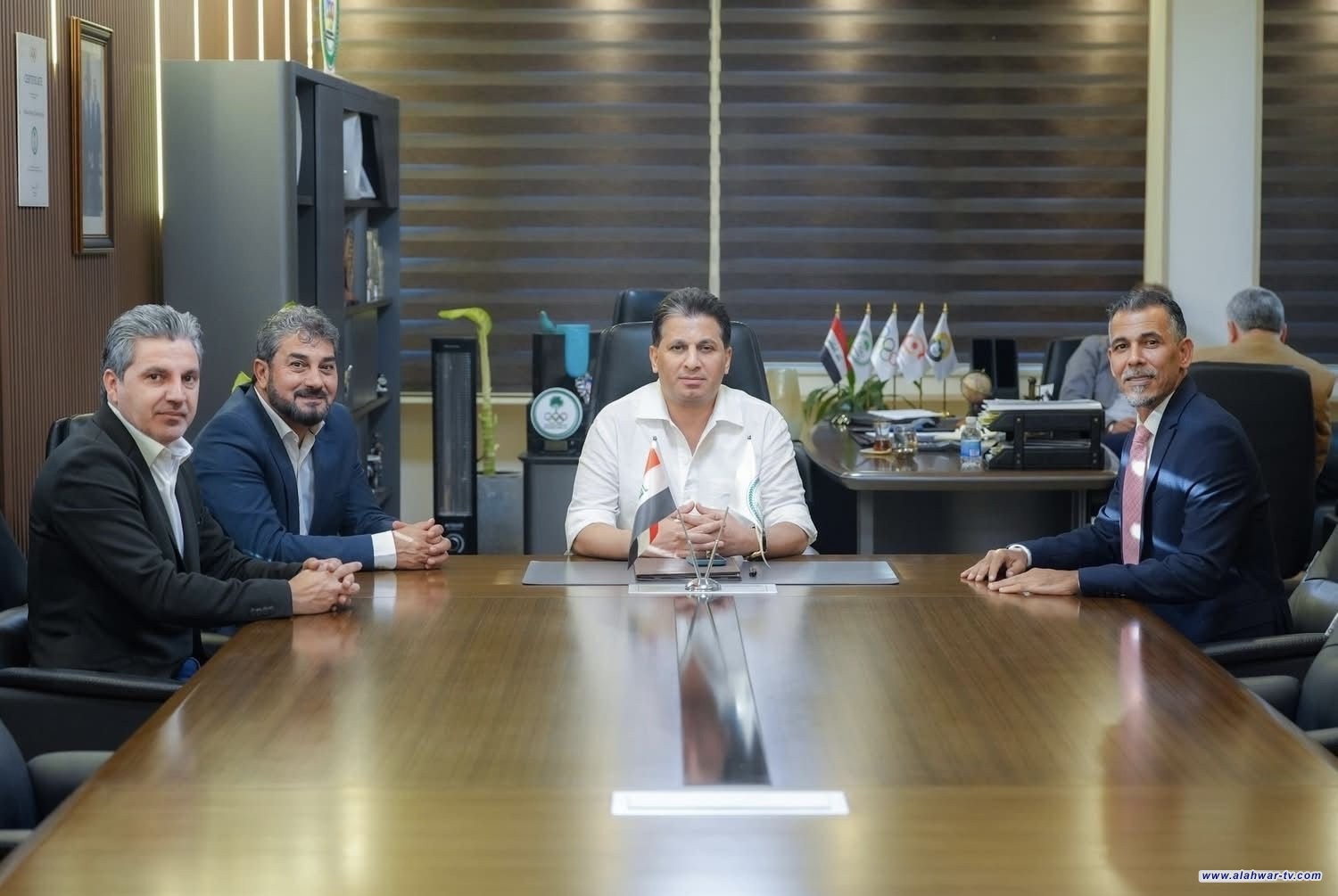 مفتن يؤكد حرص اللجنة الأولمبية على ضمان استحقاقات الرواد والأبطال الرياضيين