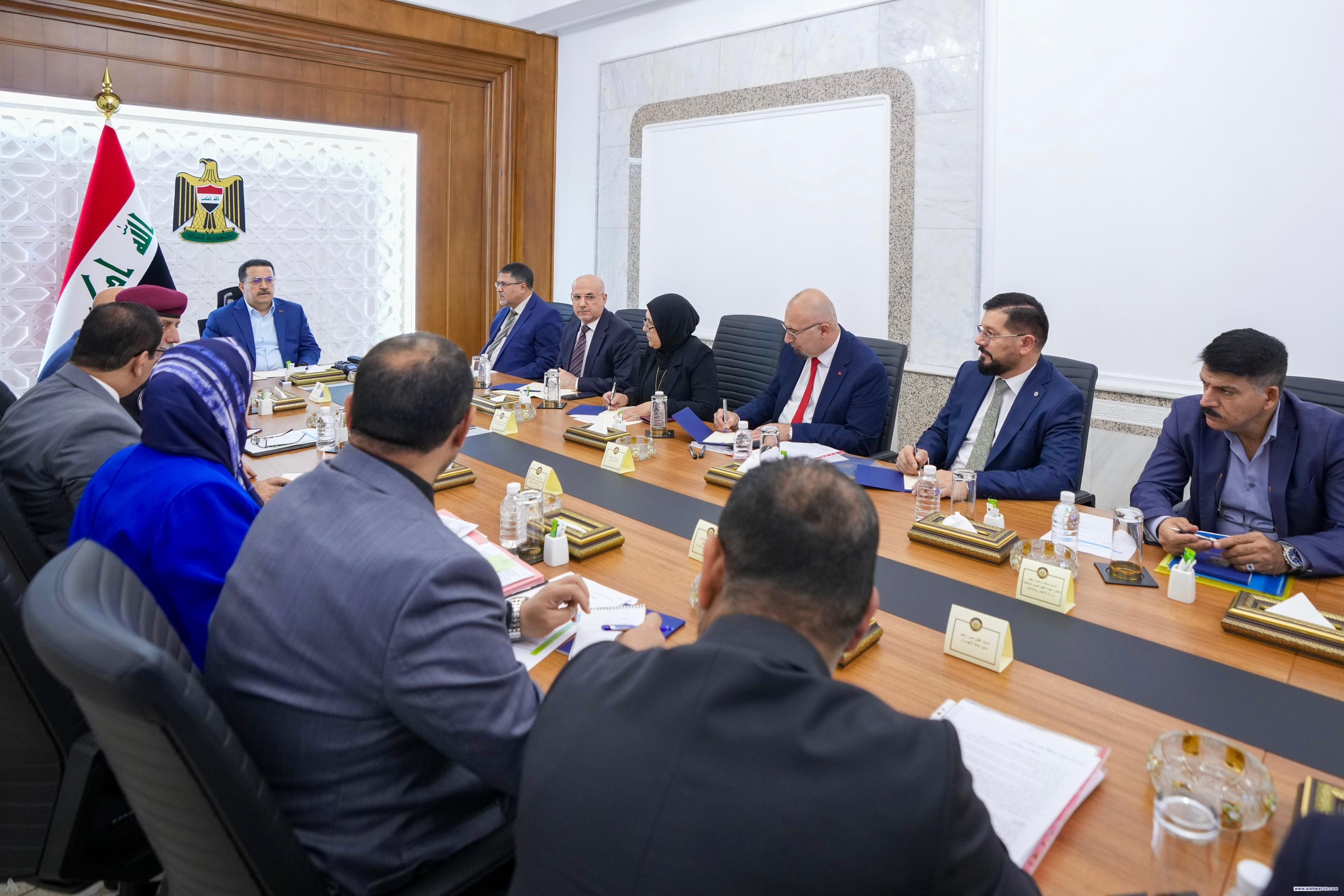 رئيس الوزراء يوجه بوضع رؤية متكاملة وعملية لربط المدن الجديدة بالطرق الحولية