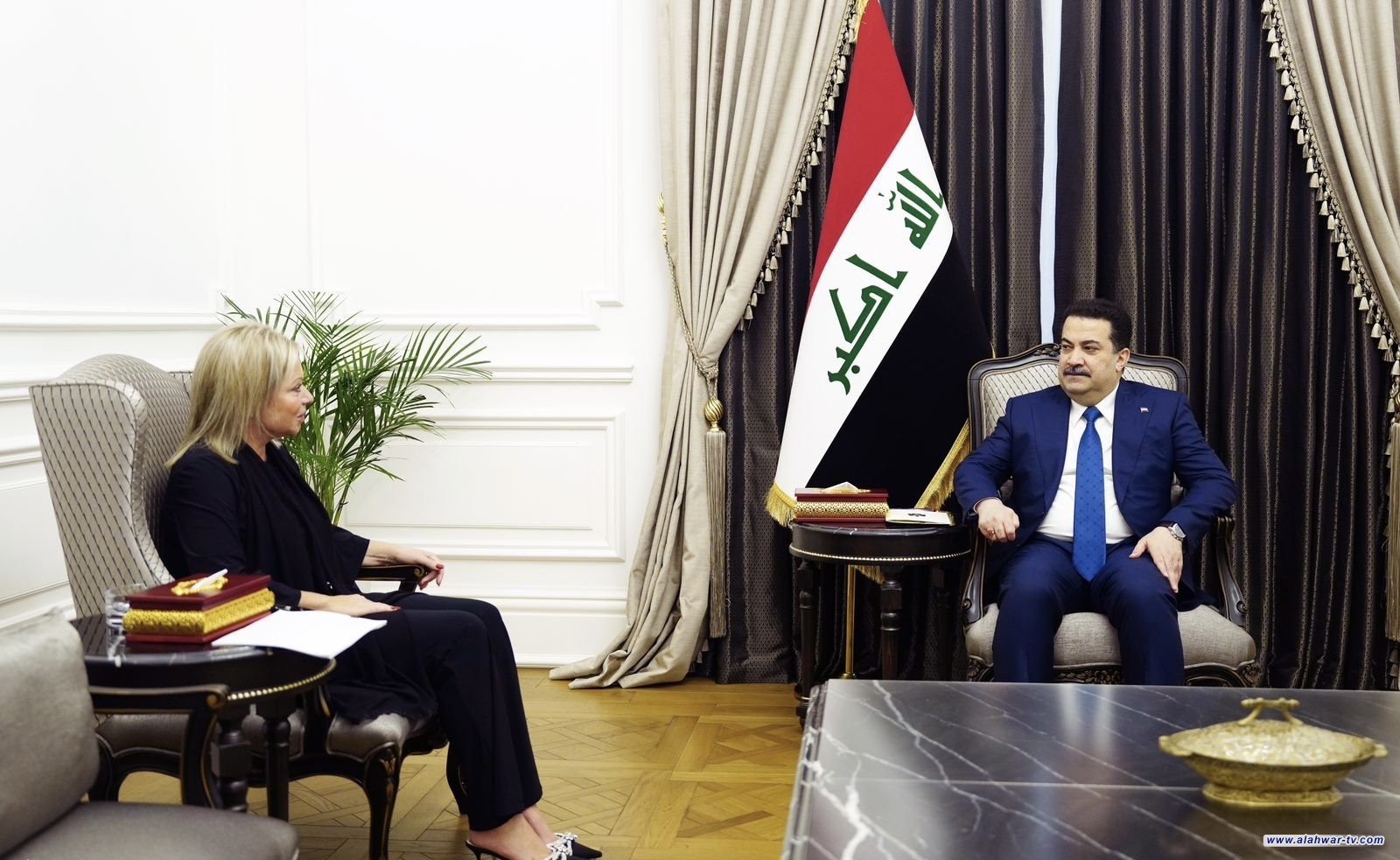 رئيس الوزراء وبلاسخارت يبحثان متابعة الجهود لإنجاح انتخابات مجالس المحافظات