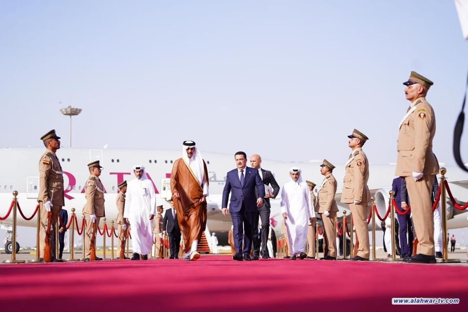 رئيس مجلس الوزراء السيد محمد شياع السوداني يستقبل أمير دولة قطر، سموّ الشيخ تميم بن حمد آل ثاني، في صالة الشرف الكبرى بمطار بغداد الدولي