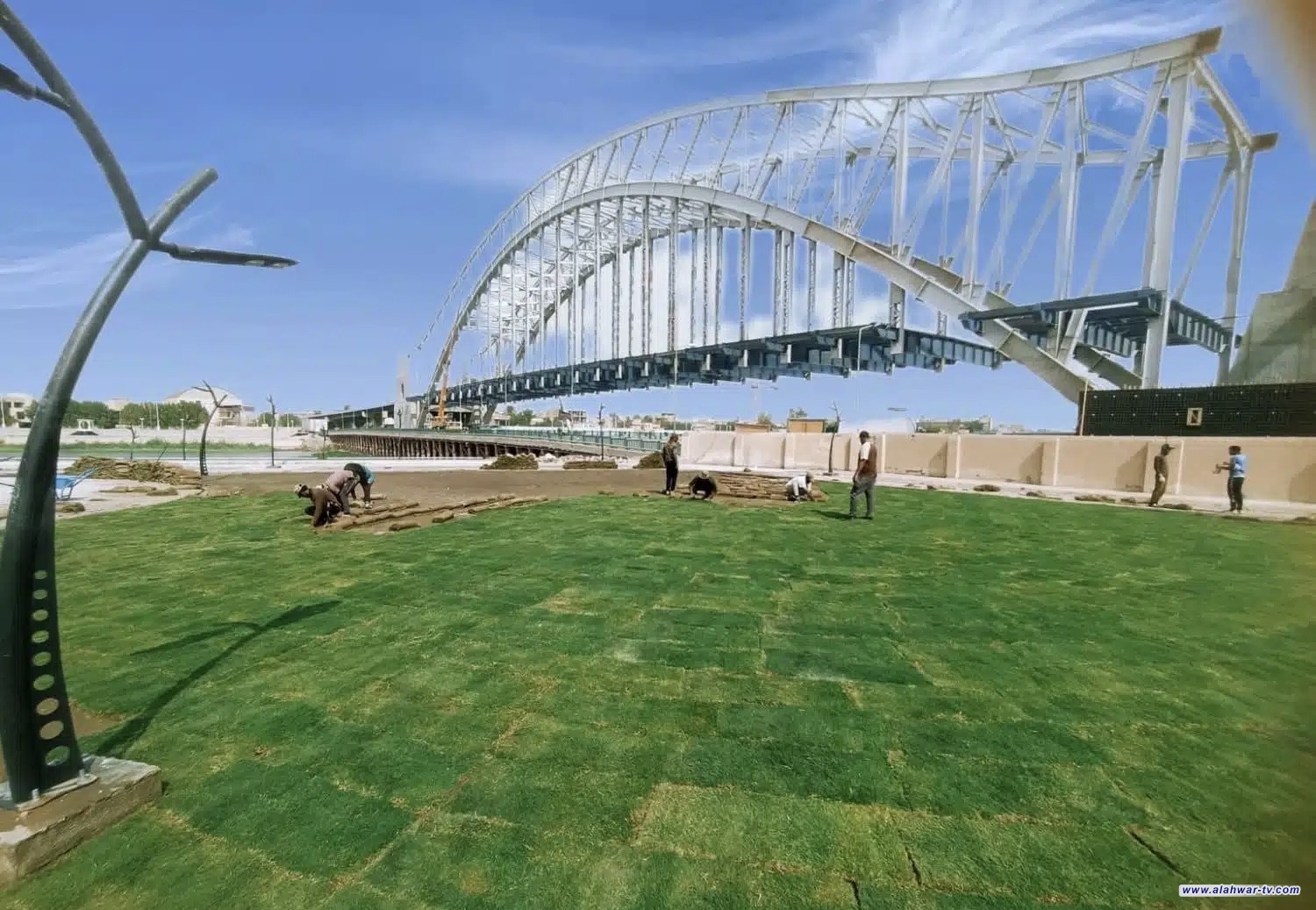 صندوق إعمار ذي قار: التشغيل التجريبي لمنظومة السقي وزراعة الزيتون في مشروع كورنيش الناصرية