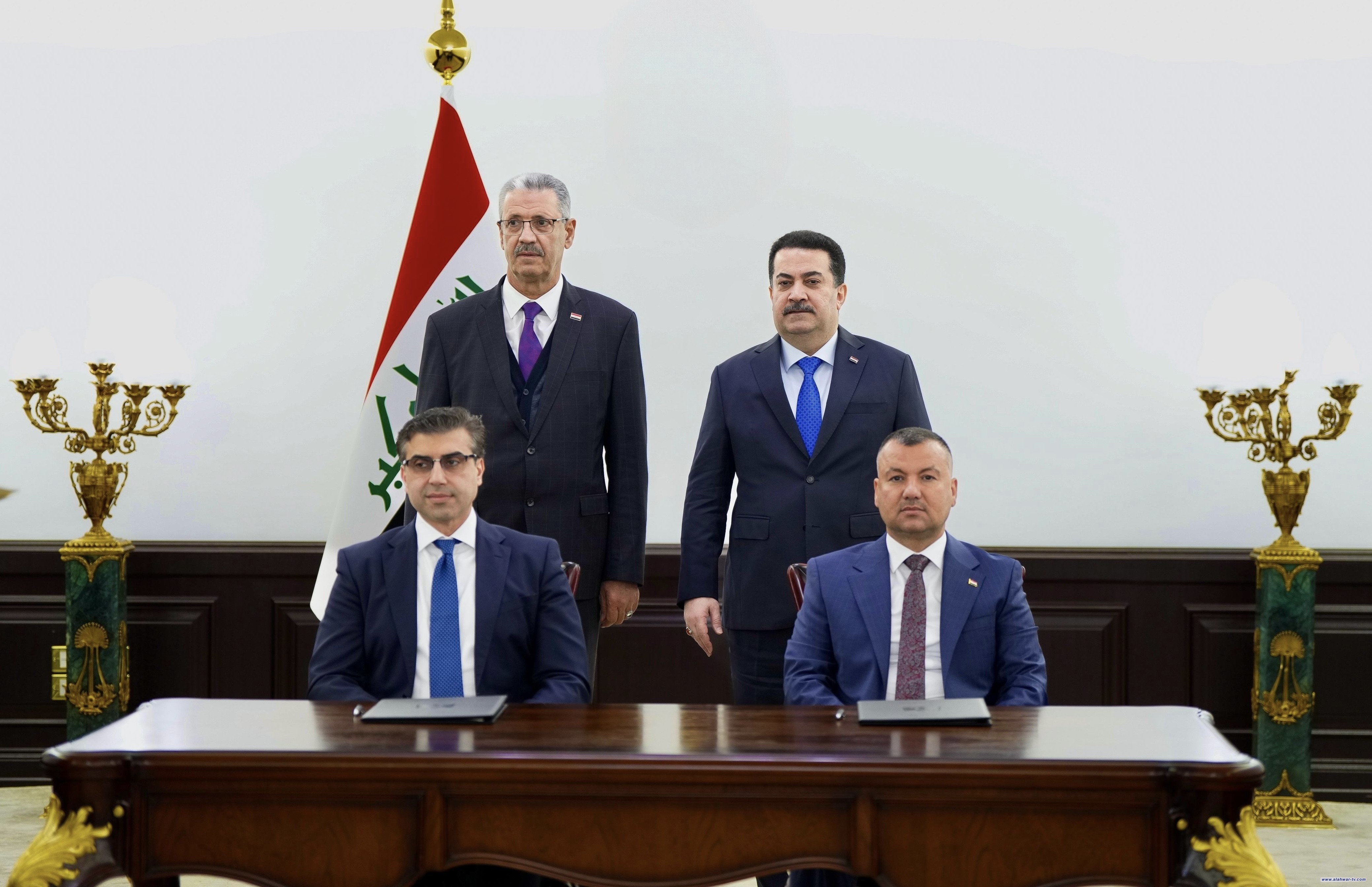 رئيس الوزراء يرعى توقيع اتفاق تأهيل أربعة حقول في كركوك مع شركة بريطانية