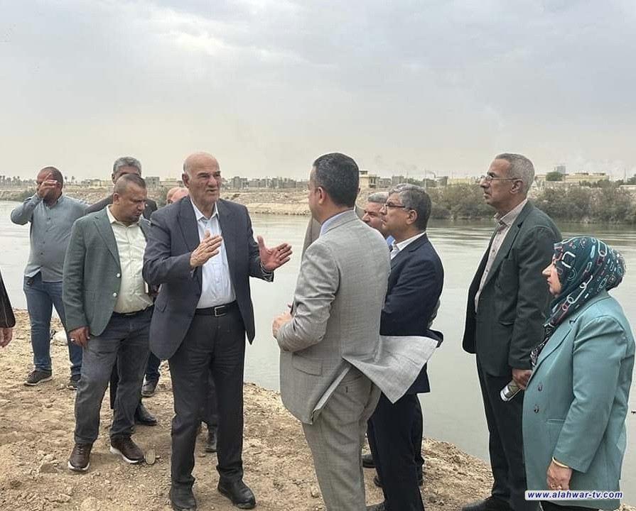 وزير الموارد المائية يؤكد الاستمرار بإزالة الترسبات من ضفاف دجلة