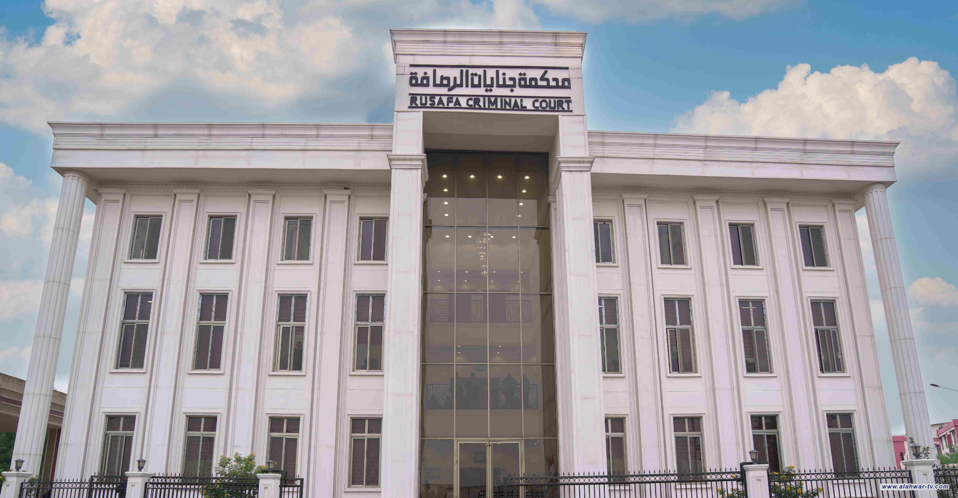 القضاء العراقي يحكم بالحبس الشديد لمدان ابتز فتاتين