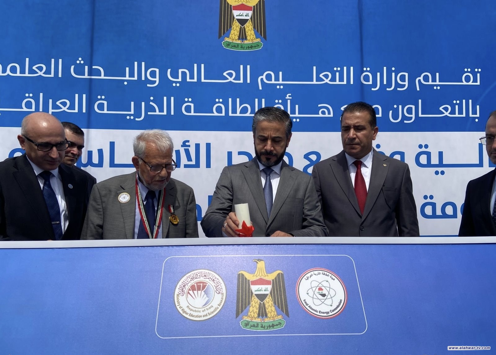 رئيس هيئة الطاقة الذرية يضع حجر الأساس لأول منظومة نووية