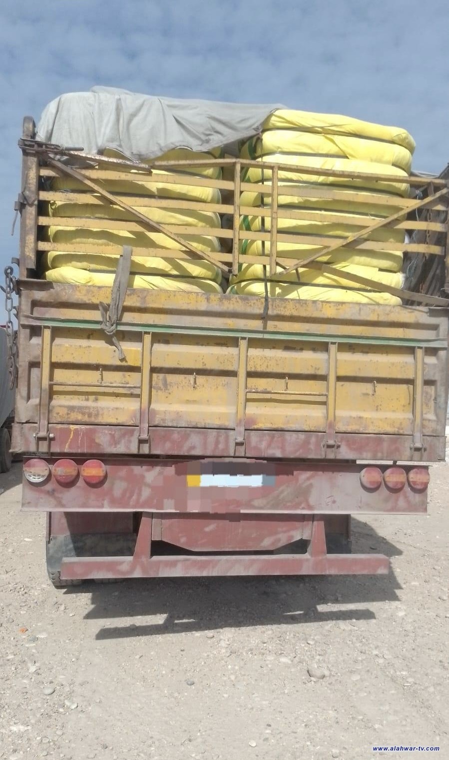 ضبط عجلتين تحتويان على مواد مخبأة معدة للتهريب في منفذ مندلي