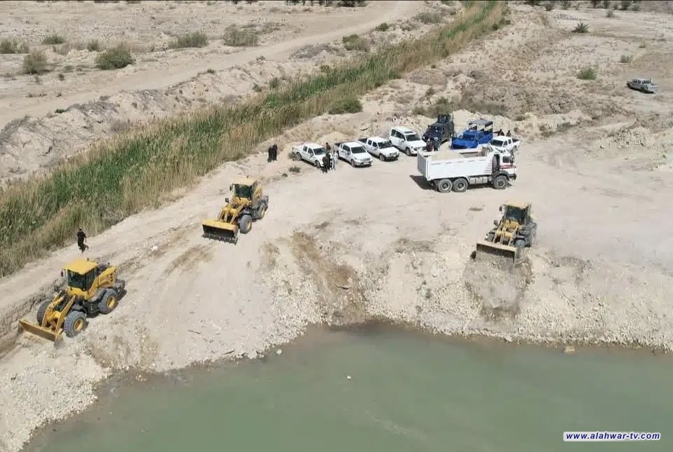 مديرية الموارد المائية في ذي قار تنفذ حملة جديدة لرفع التجاوزات المائية